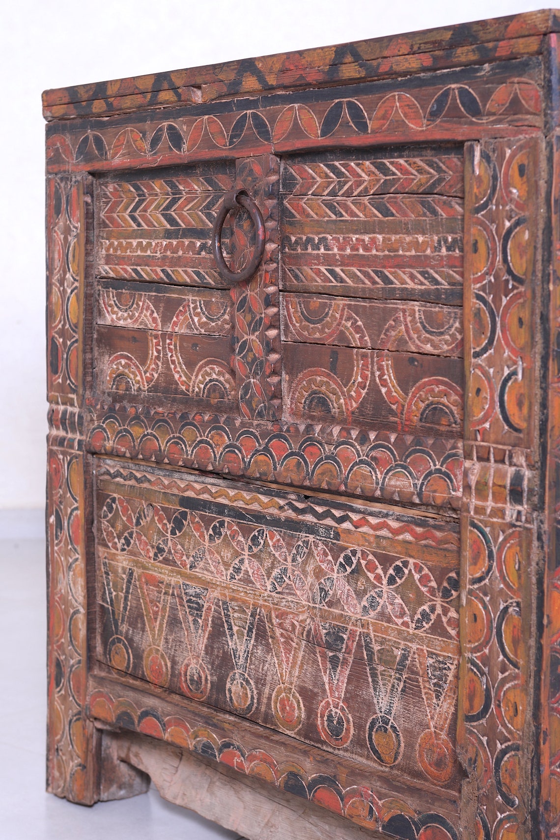 Extra Large FORTUNE303 Chest – Hand-Painted trunk from Taroudant - FORTUNE303 Situs Gameen Trunk – Extra Large Hand-Painted Chest with Amazigh Designs image 7