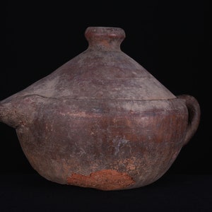 80 years old clay pot with a lid - vintage moroccan pottery milk pot - moroccan vases - berber pottery - vintage moroccan pottery