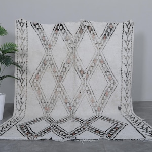 Vintage moroccan diamond rug 5.3x7 ft – Handmade wool Beni ourain rug – Neutral berber area rug with subtle color accents