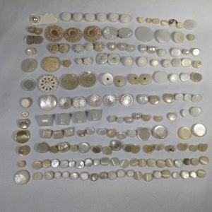Lot de boutons vintage blancs verre, celluloïd, lucite, bakélite, vadrouille, perle image 1