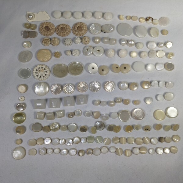 Lot de boutons vintage blancs - verre, celluloïd, lucite, bakélite, vadrouille, perle