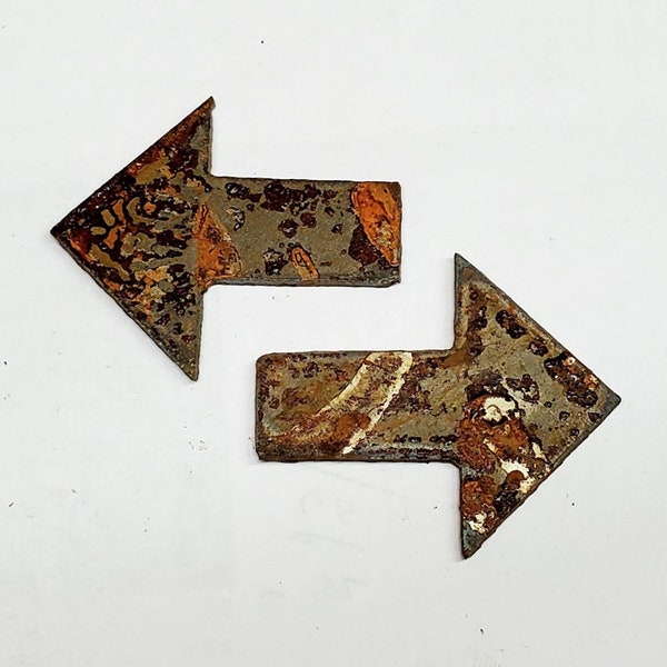 Lot Set of 2 Arrow Shapes 2 inch Rusty Vintage Antique-y Metal Steel Wall Art Ornament Stencil DIY Sign Craft made in USA