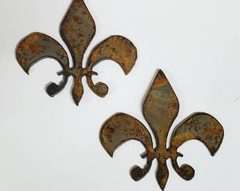 Lot Set of 2 Fleur De Lis Shape 3 inch Rusty Vintage Antique-y Metal Steel Wall Art Ornament Craft Scrapbook Stencil DIY Sign Made in USA