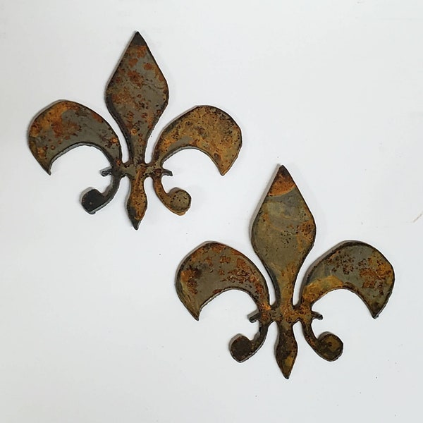 Lot Set of 2 Fleur De Lis Shape 3 inch Rusty Vintage Antique-y Metal Steel Wall Art Ornament Craft Scrapbook Stencil DIY Sign Made in USA