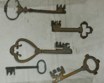 Lot Set of 5 Old Skeleton Key Shapes 4-6 inch Rusty Vintage Antique-y Metal Steel Wall Art Ornament Jewelry Scrapbook Stencil DIY Sign