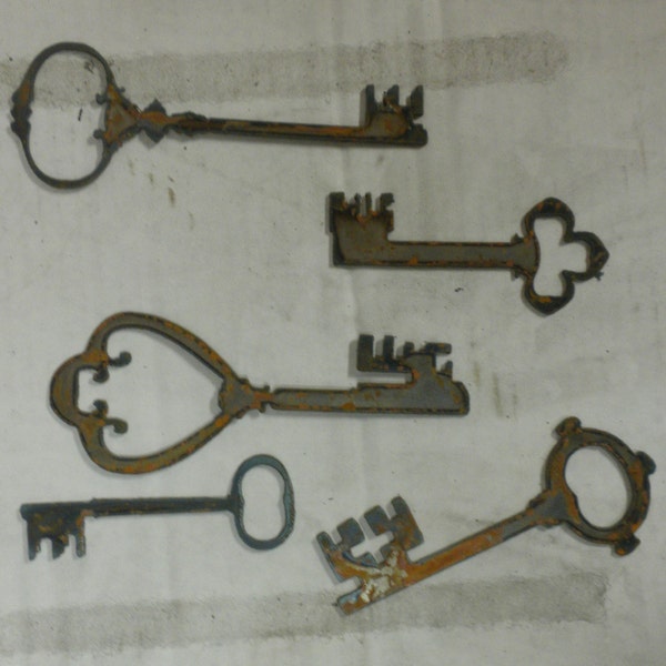 Lot Set of 5 Old Skeleton Key Shapes 4-6 inch Rusty Vintage Antique-y Metal Steel Wall Art Ornament Jewelry Scrapbook Stencil DIY Sign