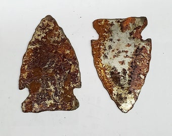 Lot Set of 2 Arrowhead Shapes 3 inch Rusty Vintage Antique-y Metal Steel Wall Art Ornament Stencil DIY Sign Western Decor Made in USA