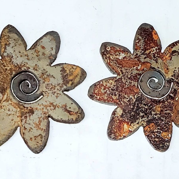 Lot Set of 2 Rusty 3 inch Flower Crazy Daisy Shapes Vintage Antique Metal Art Ornament Craft Stencil DIY Garden Decor Sign Made in USA