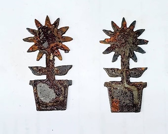 Lot Set of 2 Rusty 3 inch Daisy in Pot Flower Shapes Vintage Antique Metal Art Ornament Craft Stencil DIY Garden Decor Sign Made in US