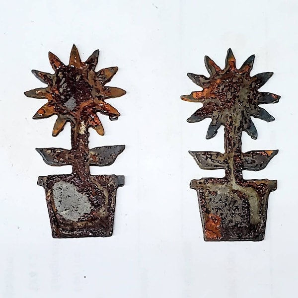 Lot Set of 2 Rusty 3 inch Daisy in Pot Flower Shapes Vintage Antique Metal Art Ornament Craft Stencil DIY Garden Decor Sign Made in US