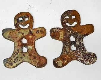 Lot Set of 2 Gingerbread Man Cookie Shape 3 inch Rusty Vintage Antique-y Metal Steel Wall Art Christmas Holiday Ornament Craft Made in USA