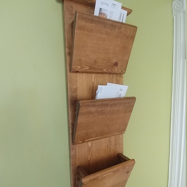 Entryway hanging mail organizer