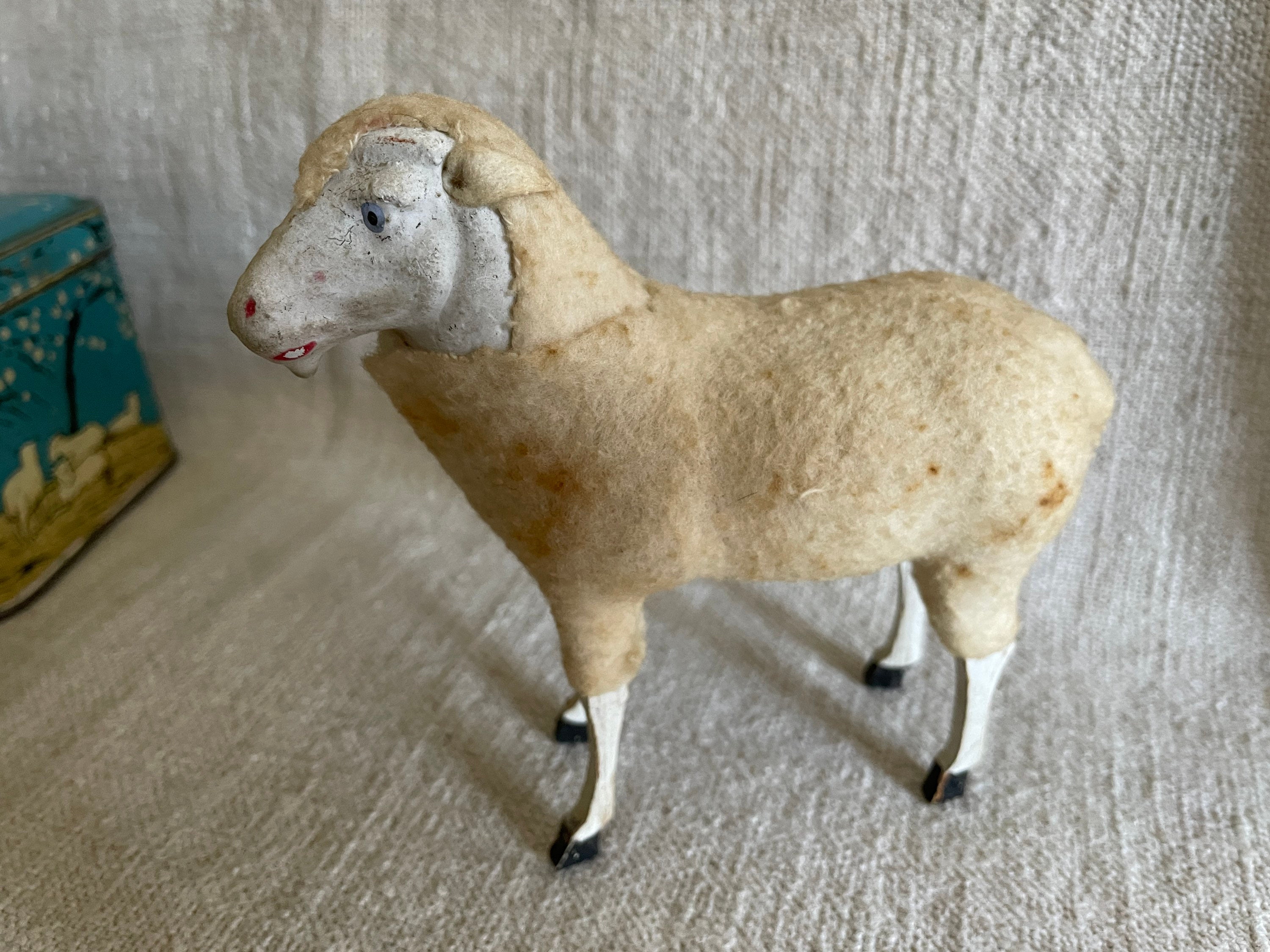 * antique sheep ❀ クリスマスの羊さん (水色リボンと鈴♪) antique sheep ❀ クリスマスの羊さん (水色リボンと鈴