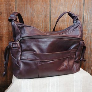 Cartera marrón estilo hobo