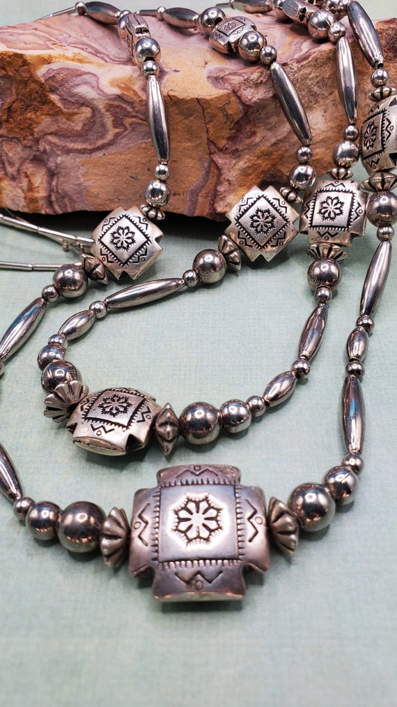 Vintage Southwestern Double Strand Silver Toned Ne