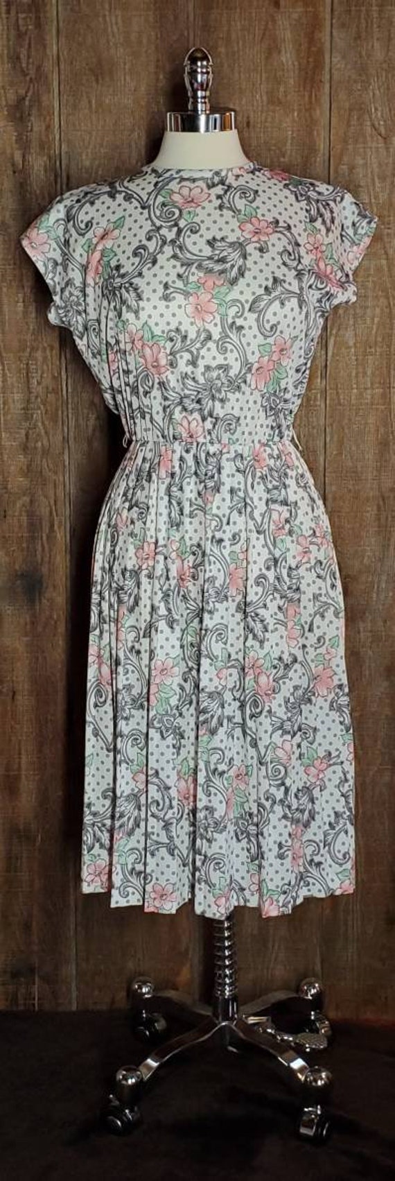 Vintage Floral Dress - image 3