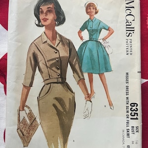 Pode incluir: Padrão de costura vintage McCall's para um vestido feminino com saia justa ou ampla. A ilustração mostra duas mulheres usando vestidos. O número do padrão é 6351, com um tamanho de busto de 36 e um tamanho 16. O padrão é impresso.