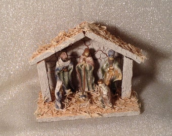 Beautiful Nativity Figurine - Mary, Joseph, Baby Jesus, 3 Wisemen - Great Detail, Crackled Design - Religious, Christian Decor