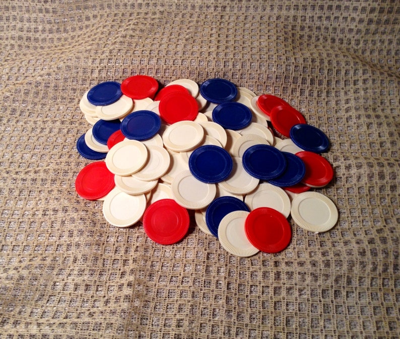 100 PLASTIC POKER CHIPS RED WHITE AND BLUE BETTING CHIP WITH STORAGE TRAY