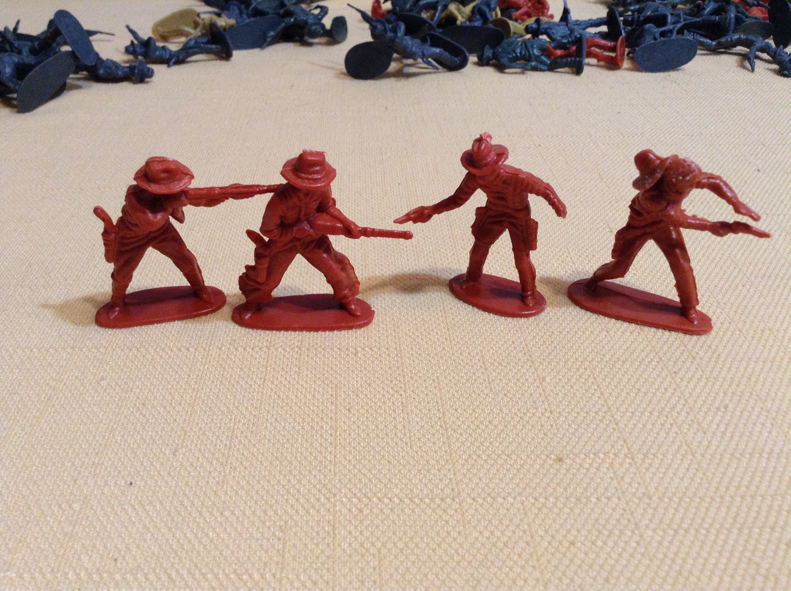 Set of Vintage Toy Soldiers 100 Pieces Plastic Miniature Etsy