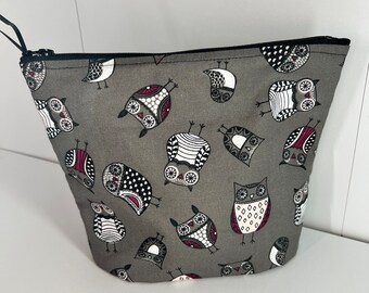 Pochette grise à fermeture éclair avec hiboux mignons • Cadeau pour enseignant • Trousse de maquillage et de toilette • Pochette pour fournitures scolaires • Sac pour projets d'artisanat • Whimsicalli fait à la main