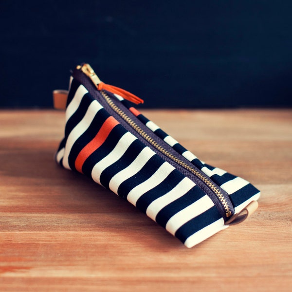 Heimarbeit- Design pencil case -stripe pattern