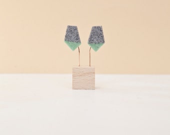 POLY: AMOR studs 'Lung' granite / mint