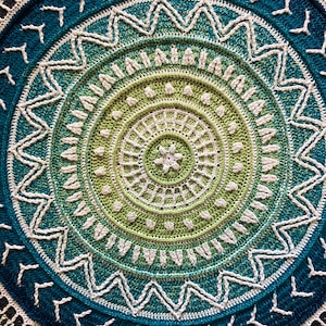 Aztek crochet pattern image 4