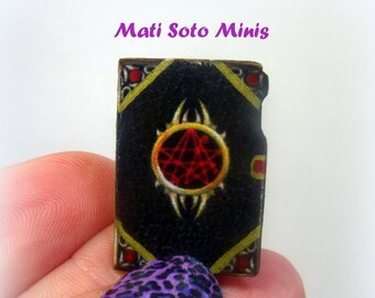 Magic book, scale 1/12, dollhouses miniature.