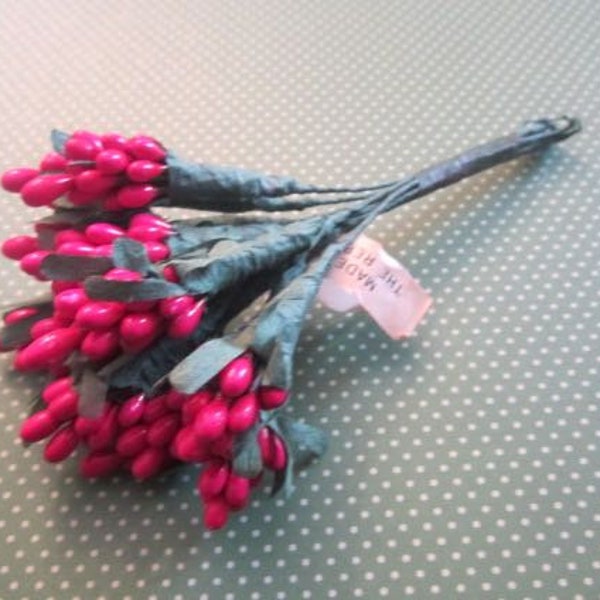 One Bunch Vintage Berry Cluster Stems Picks Pips peps Vintage Millinery Red Berries Berry Cluster Bunch Vintage Red Pep Berries