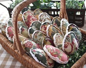 Uova di trapunta fatte a mano con ritagli di trapunte vintage, decorazioni primaverili primitive