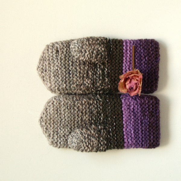 Tweed mitten, white grey ombre knit mittens with amethyst detail, hand knitted for women, rustic knit, touchscreen gloves. READY TO SHIP