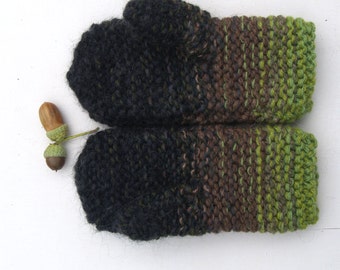 READY TO SHIP sizes 2-4. Black, Green knitted wool mittens for girl or boy, Rustic chunky knit, Warm winter mitts. String option