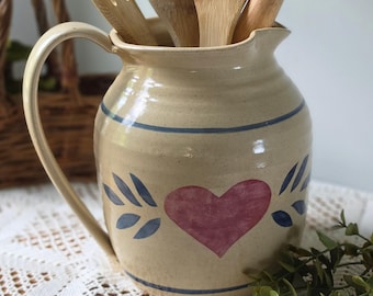 Vintage Handmade Pottery Pitcher – North Carolina Folk Art Heart Crock – 1980s Country Kitchen Utensil Holder – Rustic Stoneware Decor