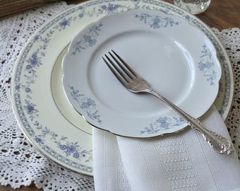 Vintage Curated China Dinnerware Set – Mismatched -  Mix & Match Blue Floral Plates – English Cottage Table Decor - 4 Place Settings