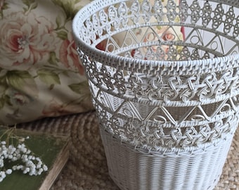 Vintage White Wicker Basket: Cottage Storage Basket | Vintage Waste Basket | Shabby Chic or French Country Magazine Rack - Cottagecore Decor