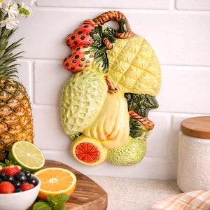 Plaque Murale Décorative Aubergine – Céramique Signée – Art Fruitier Vintage