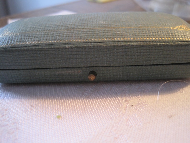 antique vintage wide box for pin or chain,..logo of ALBANY N.Y.