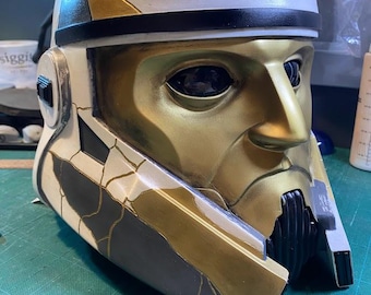 Casco del capitán Enoch