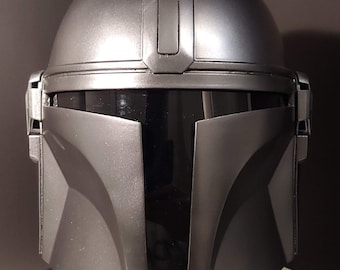 ¡El casco mandaloriano en fibra de vidrio!