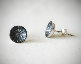 Silver Studs Earrings 8mm // Flower Earrings // Small silver Earrings // Round Studs // Circle Studs // Oxydized Silver Earrings