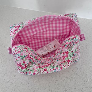 Handmade Quilted Makeup Bag - Pink Floral Gingham - Cosmetic Bag, Toiletry Bag, Make up bag, Floral makeup bag, Gifts for her