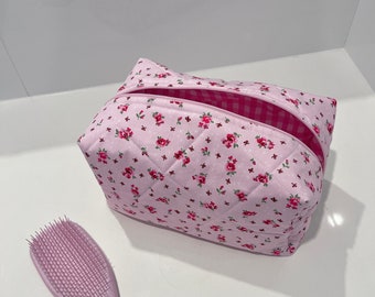 Handmade Quilted Makeup Bag - Pink Floral - Cosmetic Bag, Toiletry Bag, Make up bag, Floral makeup bag, Gifts for her