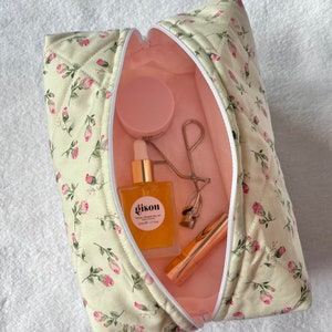 Handmade Quilted Makeup Bag - Rose Bag - Cosmetic Bag, Toiletry Bag, Makeup bag, Floral makeup bag, Gifts for her