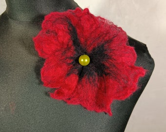 Broche fleur en laine