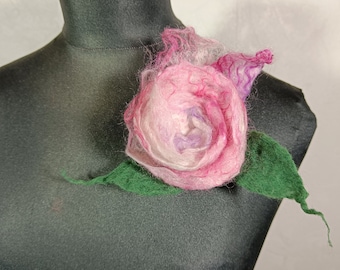 Broche fleur en laine