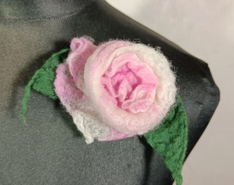 Broche fleur en laine