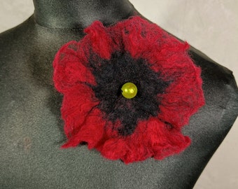 Broche fleur en laine