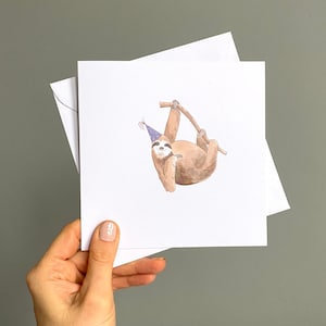 Sloth 'Party Animal' Verjaardagskaart - Milieuvriendelijke, hoogwaardige gerecyclede print met envelop. Gratis levering.