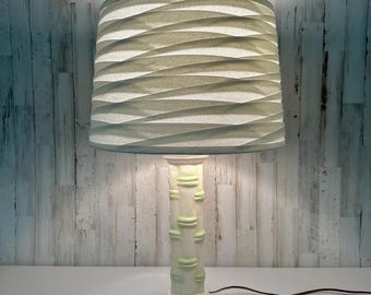 Lampada di bambù vintage, lampada di metà secolo, illuminazione boho chic, lampada d'accento semplice, lampada di illuminazione vintage con paralume
